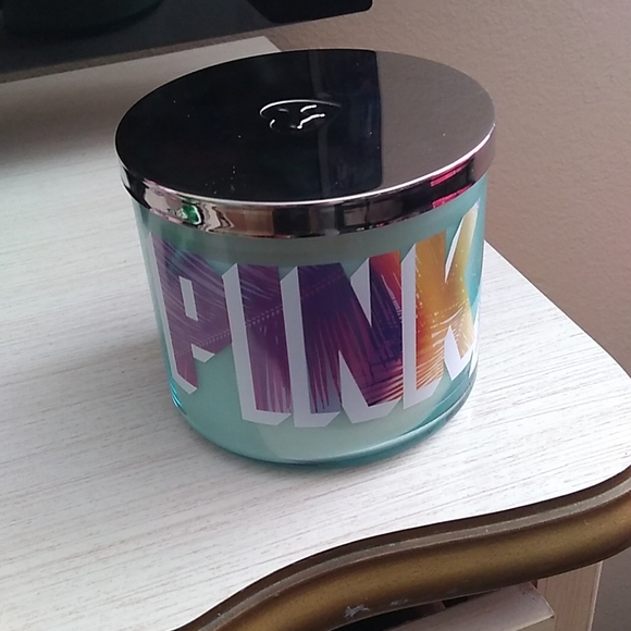 PINK VS htf Pink, Yeah large 3-wick candle NWT - Picture 4 of 7
